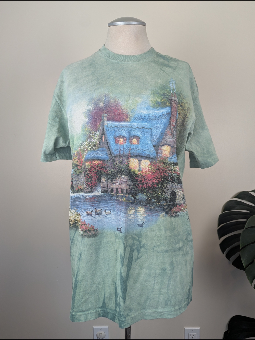 Thomas Kinkade Vintage Sage Green Crewneck Tee with Cottage Print Size M